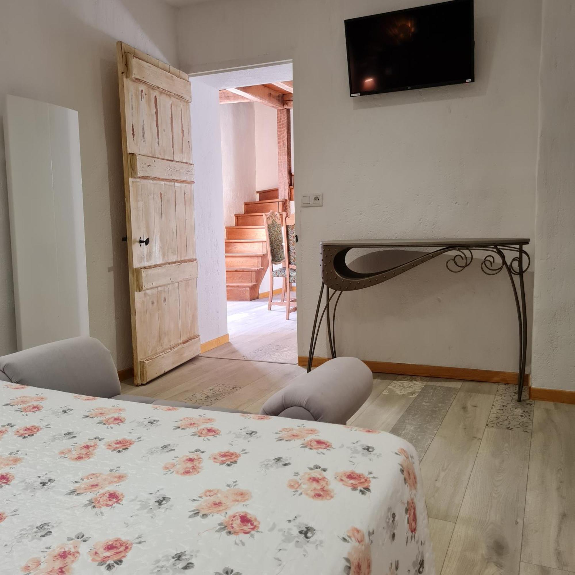 Domaine Du Cardou Hotel Puy-lʼÉvêque Buitenkant foto